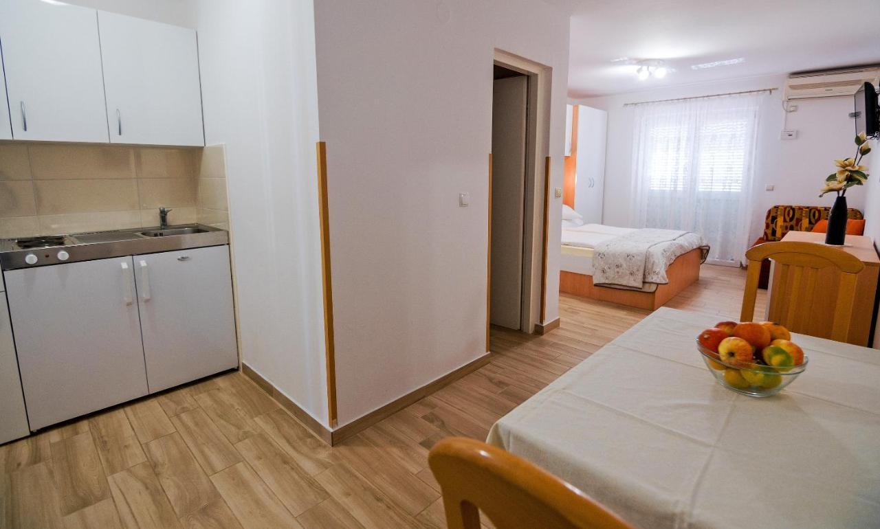 Apartments Bene Banjol Exteriér fotografie